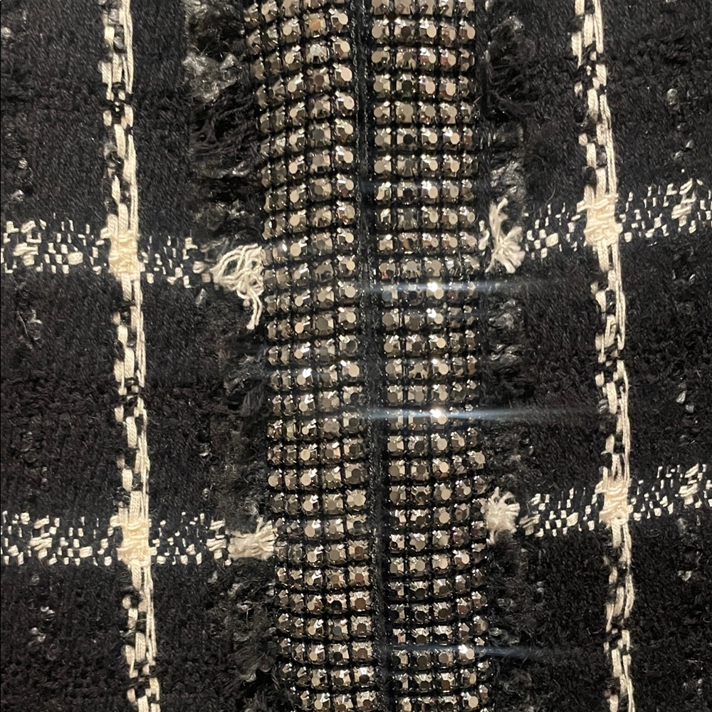 Chic Black and White Tweed Jacket - Picture 4 of 8